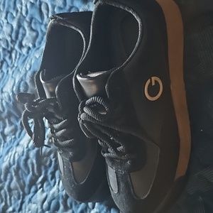 I'm selling one pare of shoes